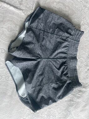 lululemon Heathered Charcoal hotty hot 4” high rise Shorts